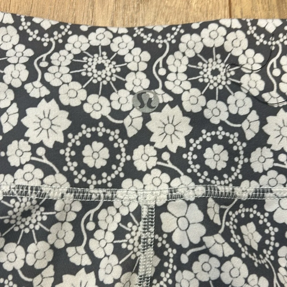 Lululemon leggings - Picture 4 of 5